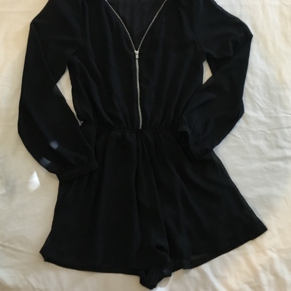 Express Romper - Picture 2 of 8